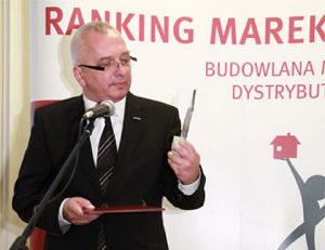 Paweł Muszyński z firmy Fakro z nagrodą - Złotą Budowlaną Markę Roku 2012 w kategorii Okna Dachowe