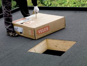 Fot. 1. Montaż okna dachowego VELUX CVP i CFP w 60 minut