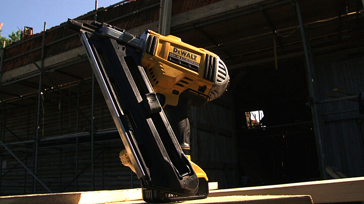 Precyzyjna i niezawodna gwoździarka DeWALT 18 V