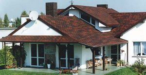 Dachówki ceramiczne – angobowane czy glazurowane?