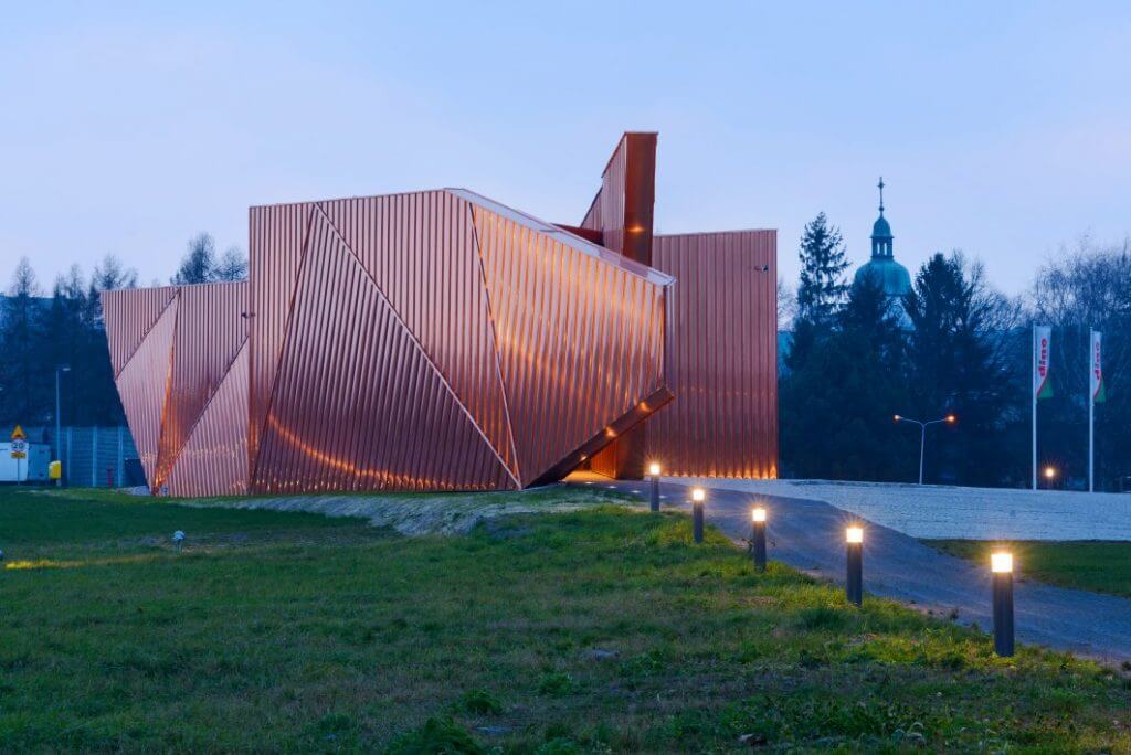 Miedziane pokrycia we współczesnej architekturze i budownictwie Muzeum Ognia