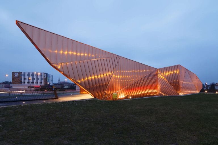Miedziane pokrycia we współczesnej architekturze i budownictwie Muzeum Ognia