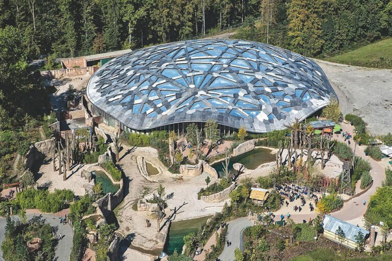 Pawilon dla słoni w zuryskim zoo
