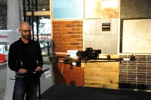 Hala 1, dron firmy Ascending Technologies.