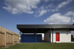 nowoczesna-STODOLA_The-Fence-House_Mjölk-architekti_07
