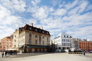 Budynek biurowo-usługowy Plac Zamkowy – Business with Heritage 