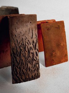 Dachówka ceramiczna Heritage z Ostrzeszowa – rodzinna fabryka zobowiązuje do najwyższej staranności