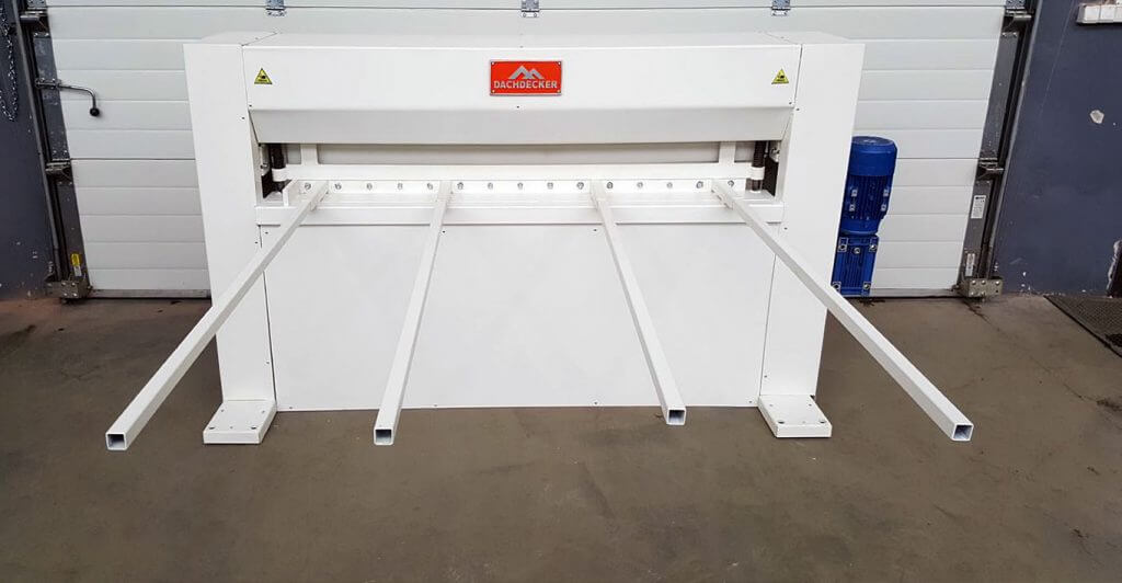 Fot. 2. Gilotyna mechaniczna typu ZRA-M pozwala na cięcie różnych materiałów takich jak stal, aluminium, mosiądz czy miedź w postaci arkuszy o maks. szerokości 2040, 2540, 3040 mm przy grubości 2,0 mm.