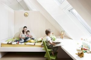 Wnętrze doświetlone oknami dachowymi Velux