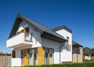 Stal i grafit – sposób na trwały i modny dach
