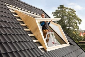 2. MONTAŻ BOCZNYCH ELEMENTÓW KONSTRUKCJI I BELKI ŚRODKOWEJ