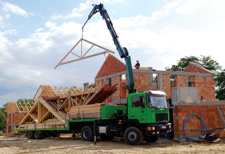 Więźba z prefabrykatów – korzystanie z prefabrykatów na budowie
