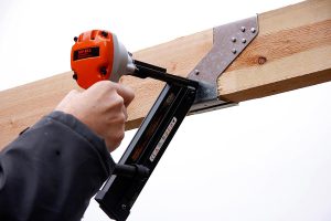 TJEP KA-2 to lekka i poręczna gwoździarka na gwoździe anchor 40 - 60 mm. 