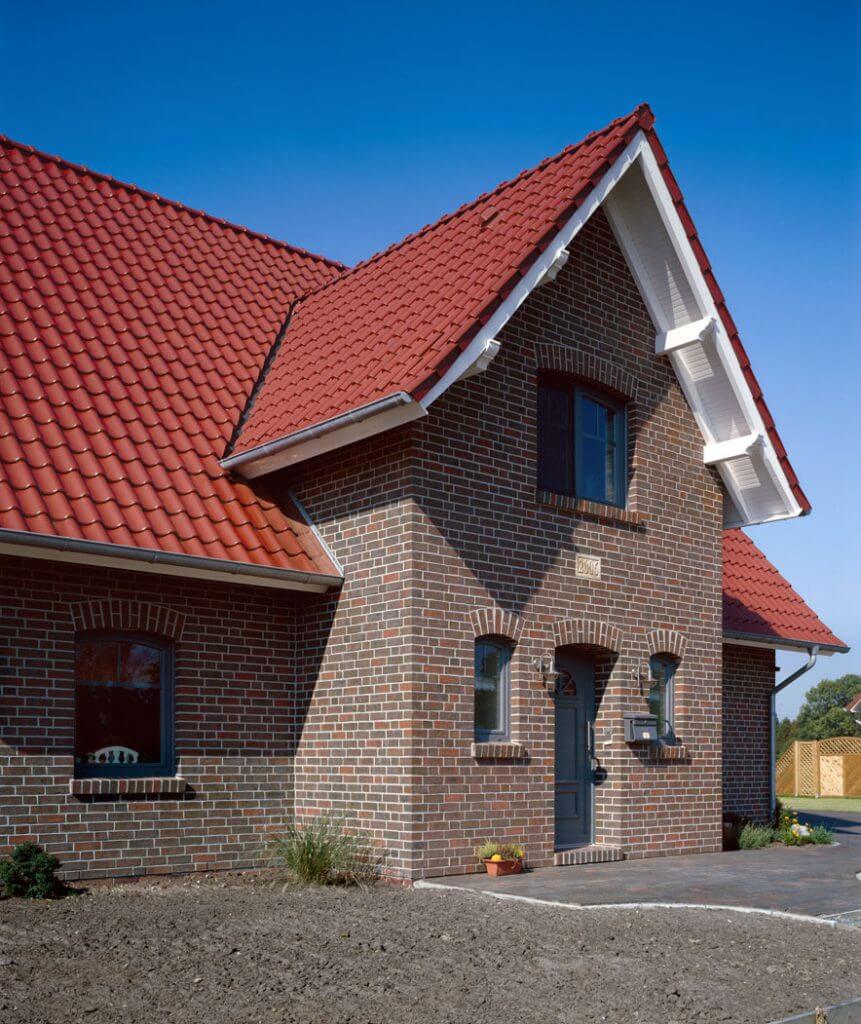 Dom z dachówką Bornholm.
