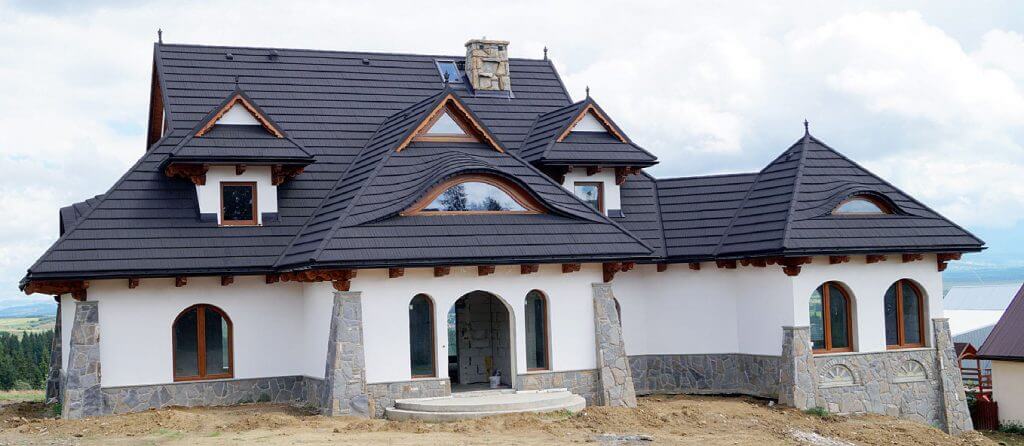 TILCOR – producent metalowych dachówek z posypką