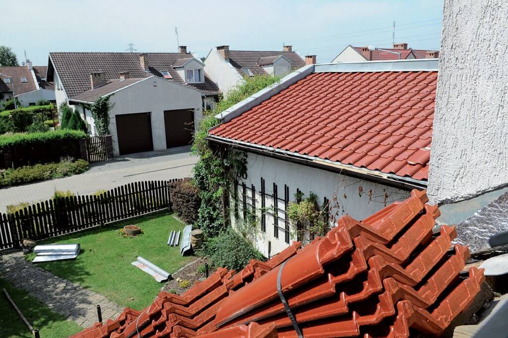 Przewaga dachówek ceramicznych nad betonowymi
