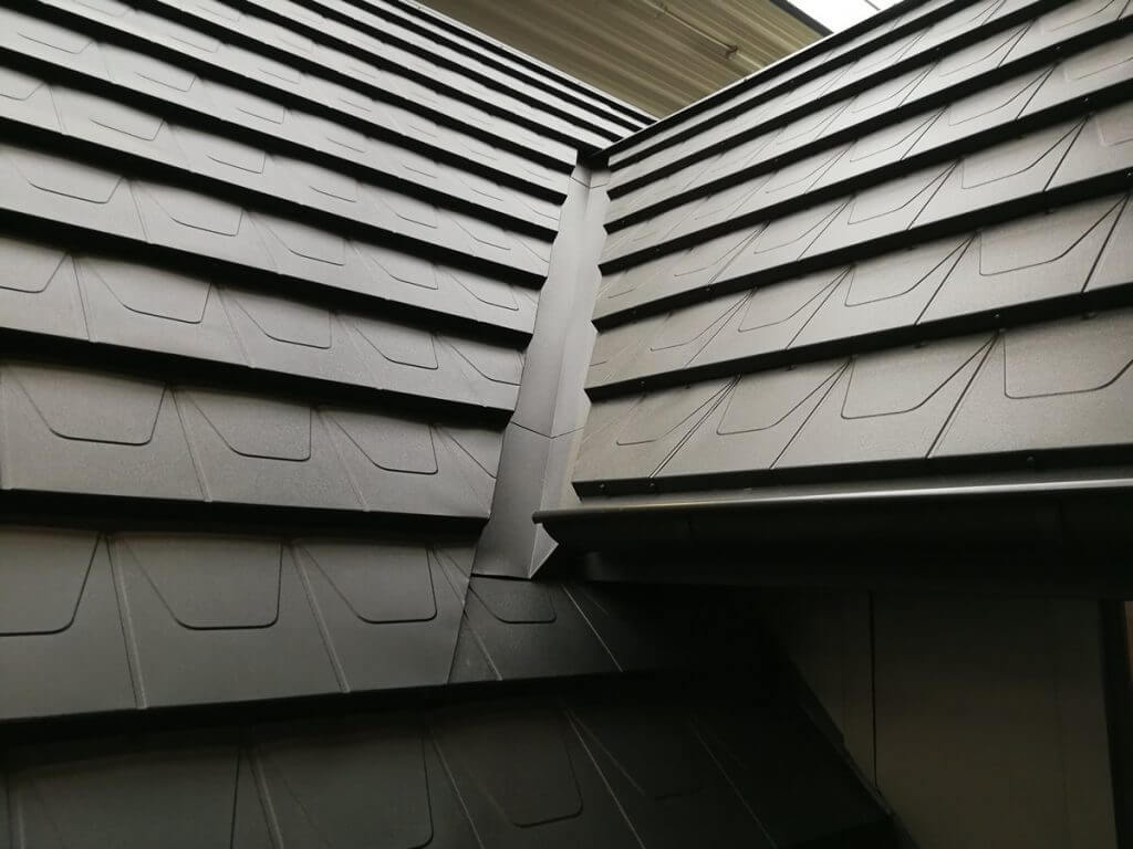 Panel dachowy płaski oraz rynna koszowa Blachy Pruszyński