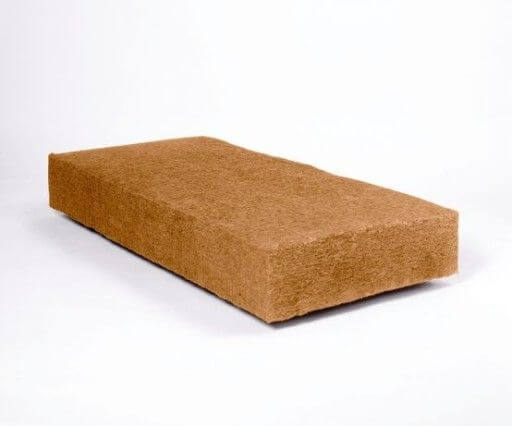 STEICOflex 036 mają najniższy współczynnik przewodzenia ciepła pośród wszystkich znanych naturalnych materiałów termoizolacyjnych (λD=0,036 [W/(m*K)], co oznacza lepsze parametry izolacyjności termicznej. Fot. STEICO