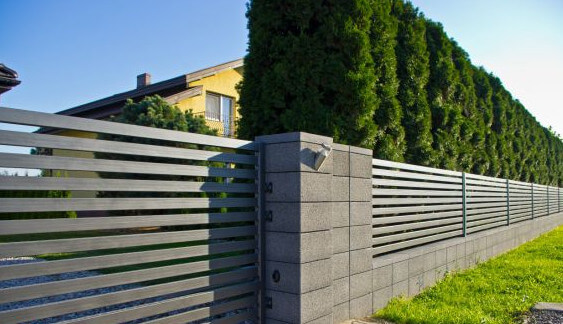 Ogrodzenie z bloczków betonowych gładkich