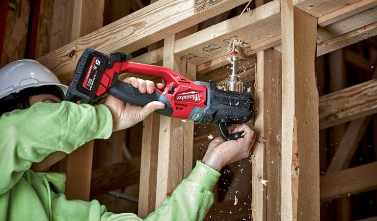 Wiertarko-wkrętarka kątowa Milwaukee M18 CRAD2 z prędkością obrotową do 1500/min.