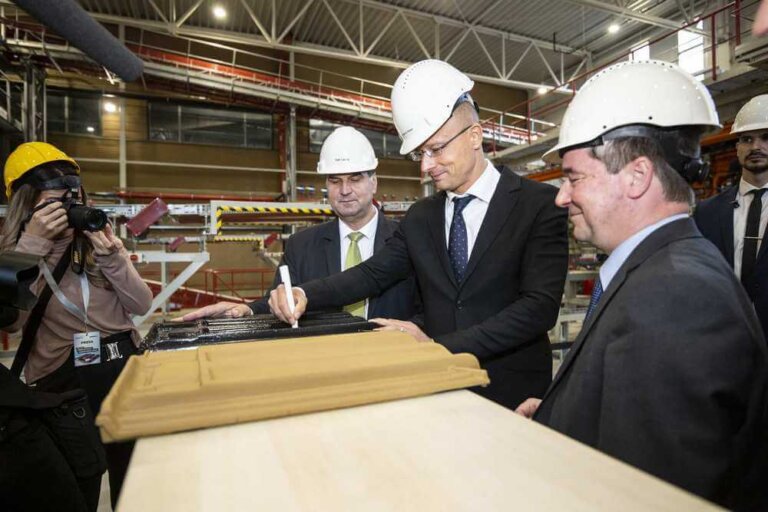 Uroczysta inauguracja nowych linii produkcyjnych CREATON w Lenti