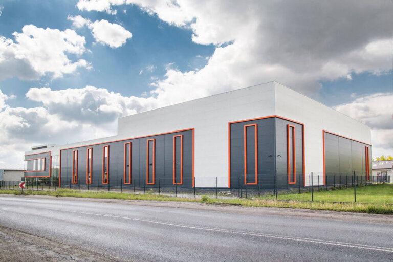 Fot. 1. Obiekt wykonany z płyt warstwowych ściennych Paneltech