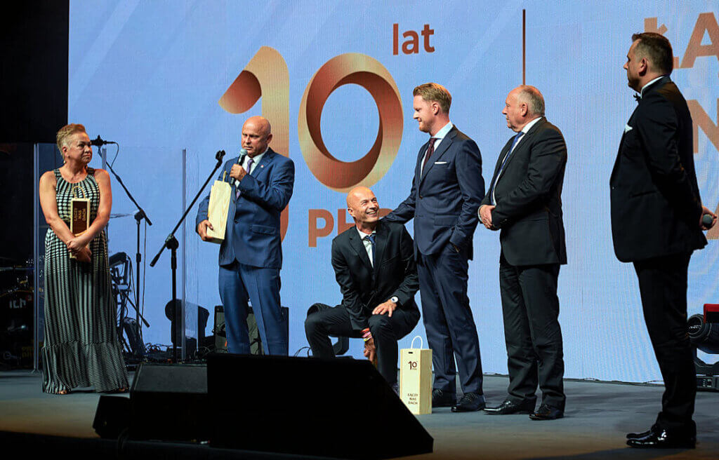 Łączy nas dach, łączą nas relacje = Polskie Hurtownie Dachowe S.A.