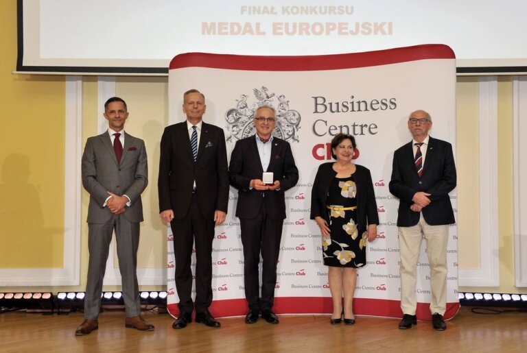 Medal Europejski dla płyt warstwowych z wełny mineralnej PWS2-MW firmy Blachy Pruszyński