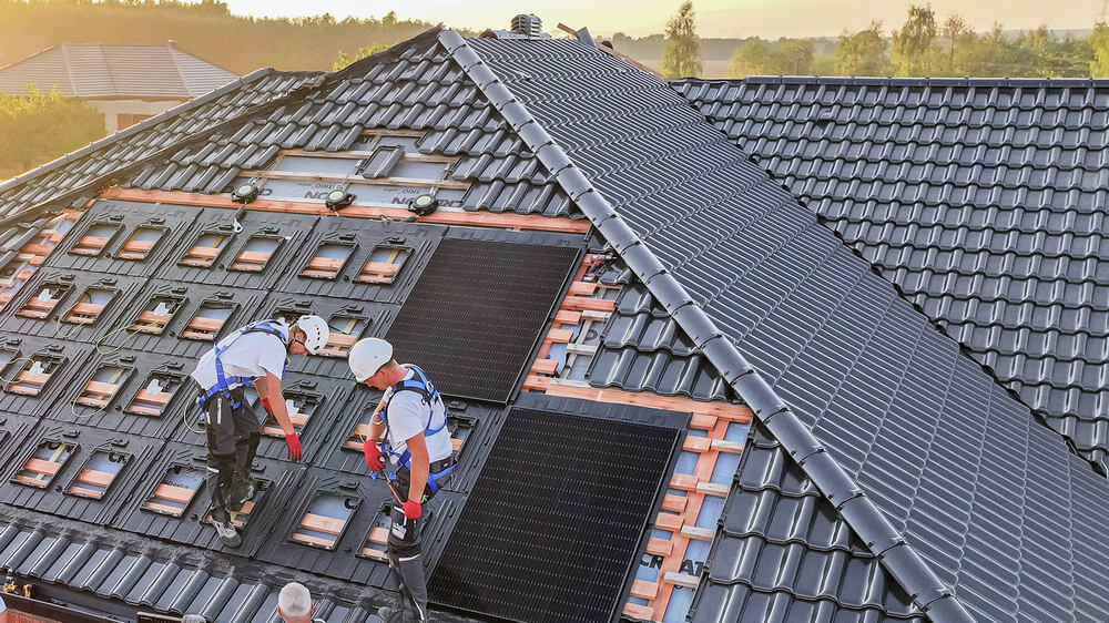 Zintegrowany system fotowoltaiczny VARIO to nowość w ofercie CREATON Polska. Cechuje się licznymi zaletami: doskonałymi parametrami technicznymi, elegancką estetyką, łatwością obsługi oraz ponadprzeciętną trwałością i żywotnością. 