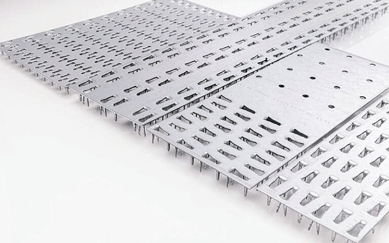 Płytki kolczaste Ristek: od lewej LL10, LL13 Connection-plate, LL13 Combi, LL13.