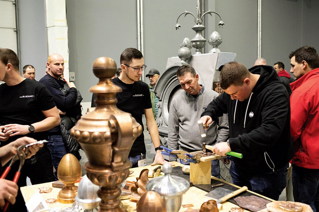 Tysiące fachowców i ponad 130 firm z branży dachowej weźmie udział w styczniowych targach Dach Forum