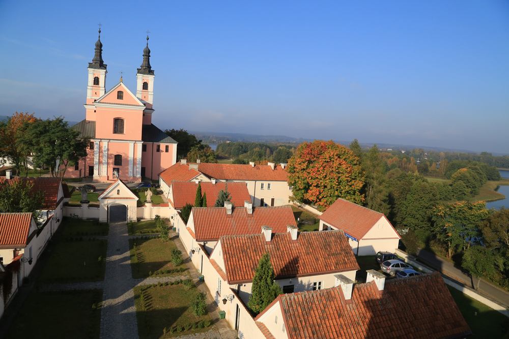 Renowacja pokrycia dachu Klasztoru w Wigrach dachówka Roben 