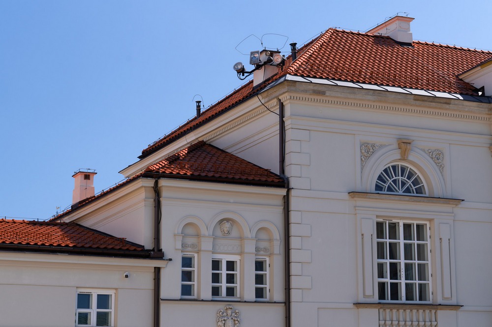 Renowacja dachu Palacu Tyszkiewiczow ceramiczna dachowka Roben 1