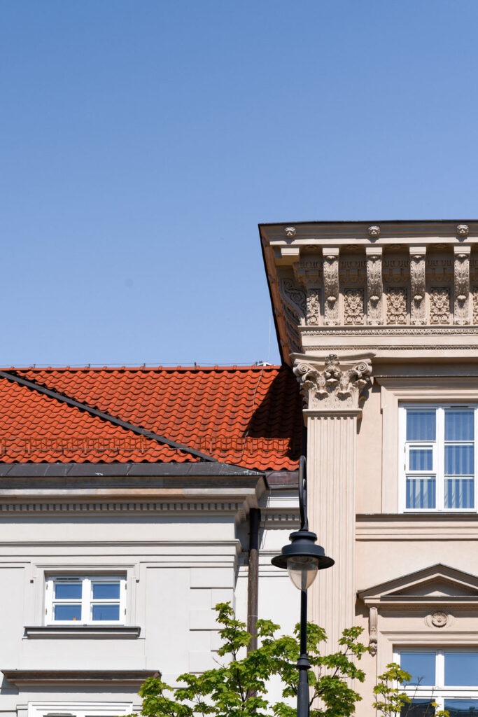 Renowacja dachu Palacu Tyszkiewiczow ceramiczna dachowka Roben 3