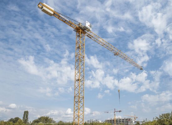 Jak Działa Żuraw Wieżowy? Zasada Działania i Technologia