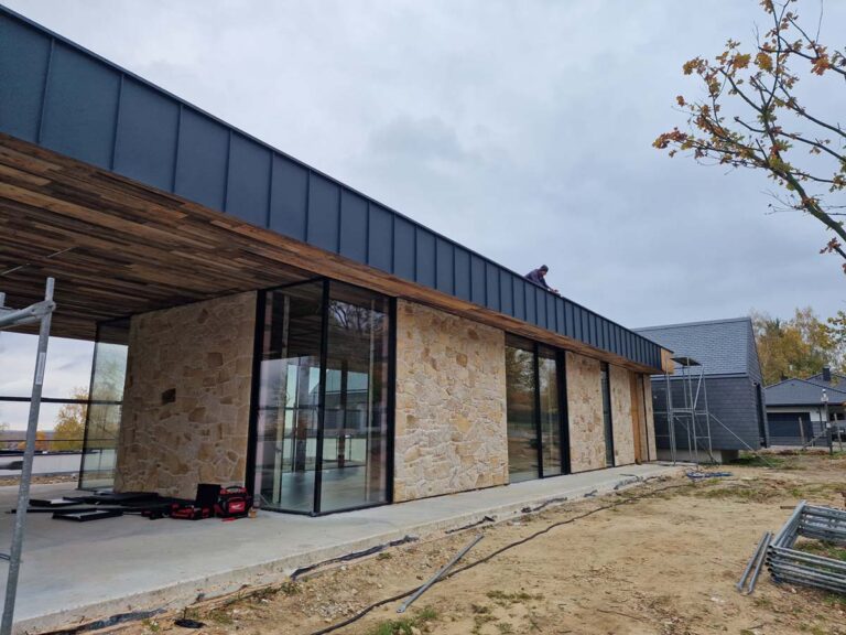Wszystkie zdjęcia w artykule pochodzą z firmy Modern Roof, więcej realizacji firmy znajdziesz na https://modernroof.pl/