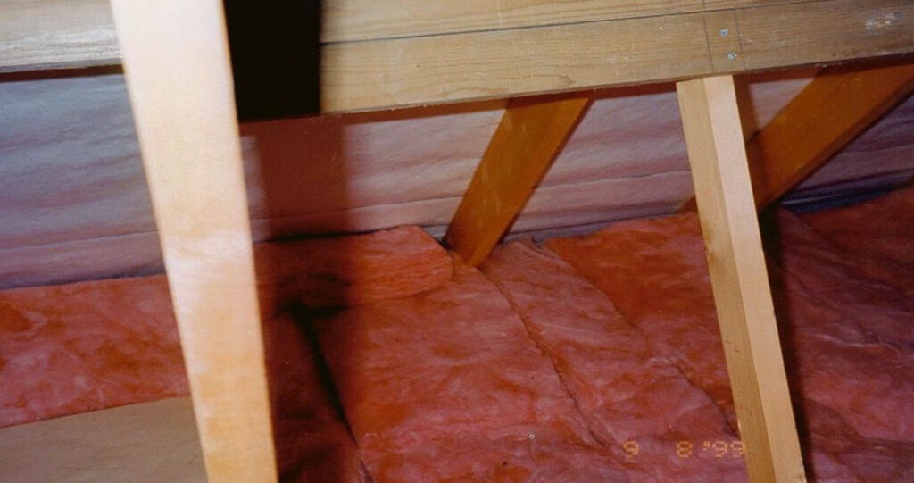 Fot. 3 Membrana Tyvek® szczelnie zamykająca przestrzeń poddasza nieużytkowego. Jakie poddasze nieużytkowe jest lepsze – wentylowane czy niewentylowane?