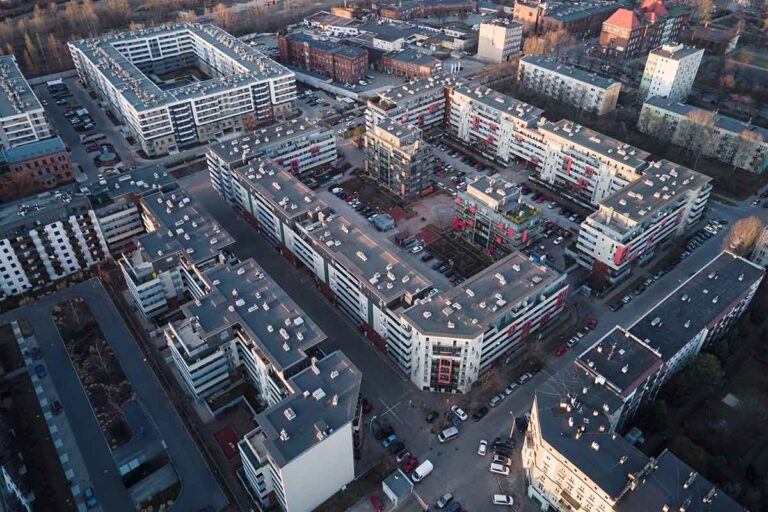 Nowoczesne podejście do renowacji dachów płaskich