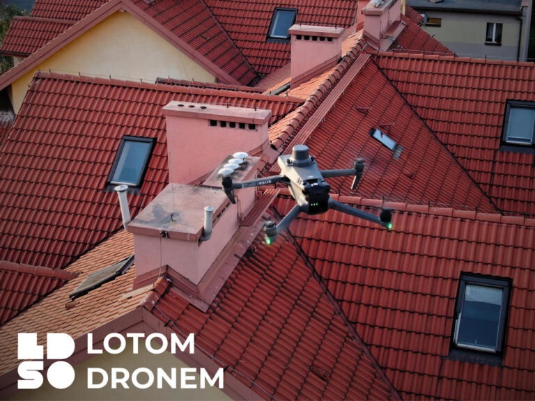 lataj dronem pomiar dachujpg