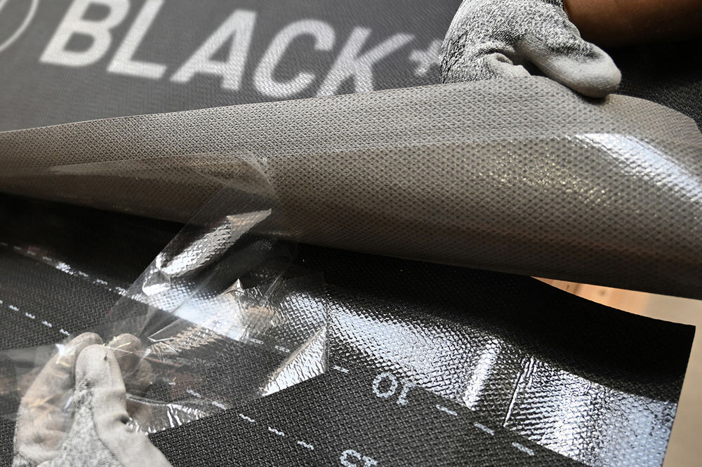 proBLACK+ umożliwia bezpieczne krycie dachu już przy nachyleniu wynoszącym zaledwie 7 stopni